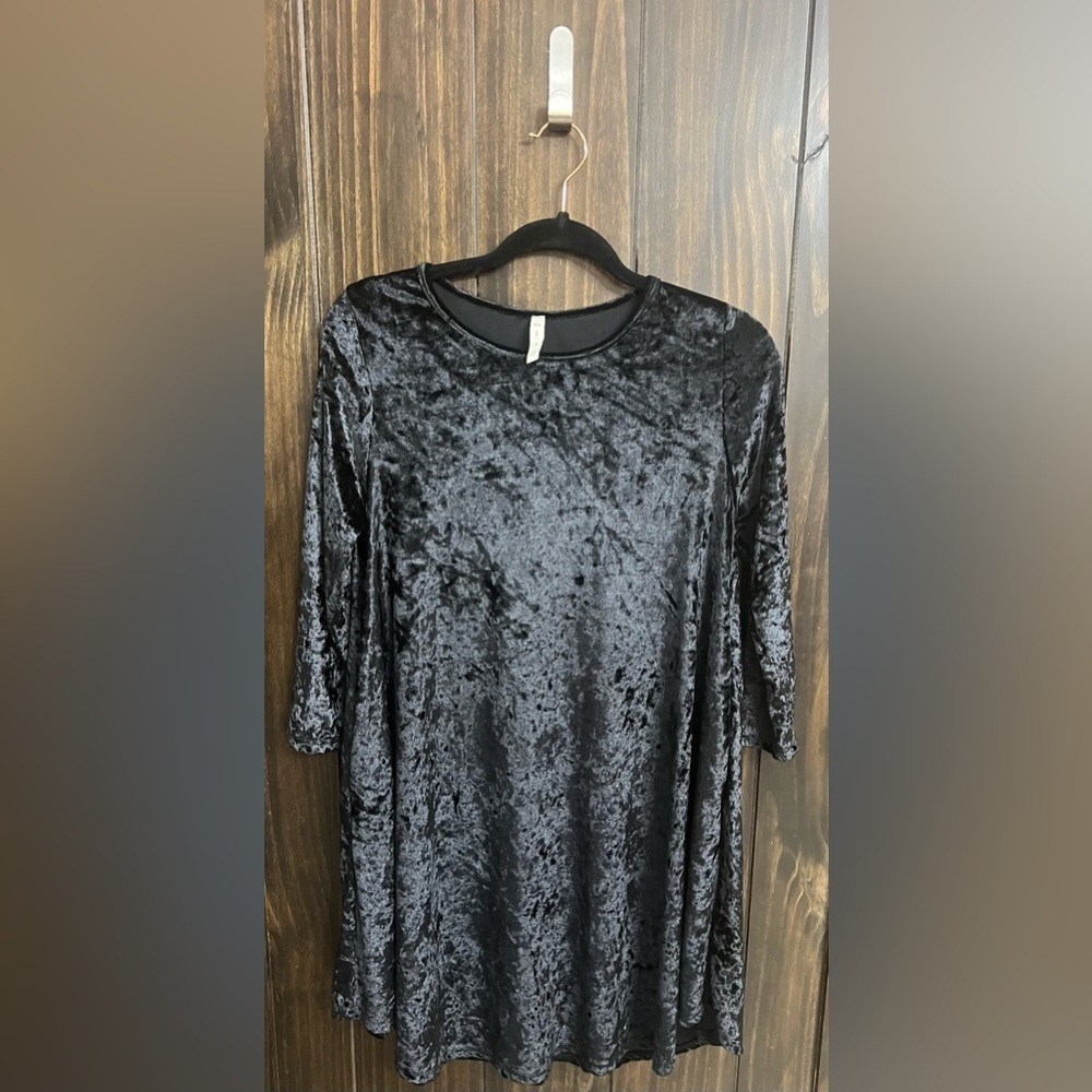 Black Velvet Mini Dress-Size : Small - Picture 3 of 7